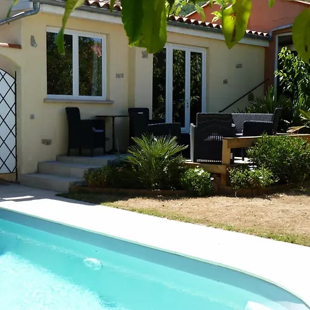 Holiday home Maison Confort Avec Piscine Avec Billard *