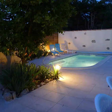 Maison Confort Avec Piscine Avec Billard Holiday home
